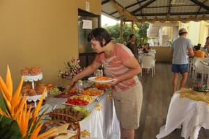 thumbnail: Family dining