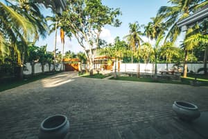 thumbnail: Exterior