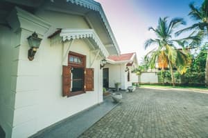 thumbnail: Property entrance