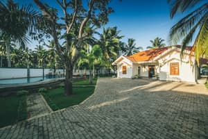 thumbnail: Property grounds