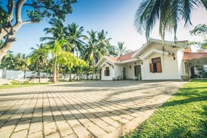 thumbnail: Property grounds