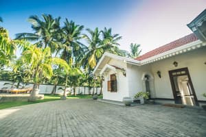 thumbnail: Property grounds