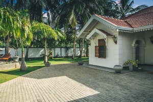 thumbnail: Property grounds