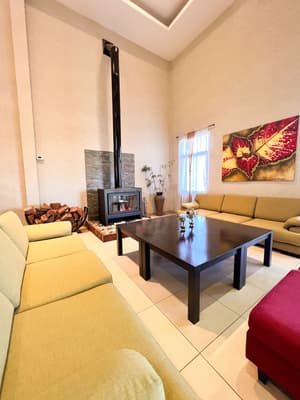 thumbnail: Living area