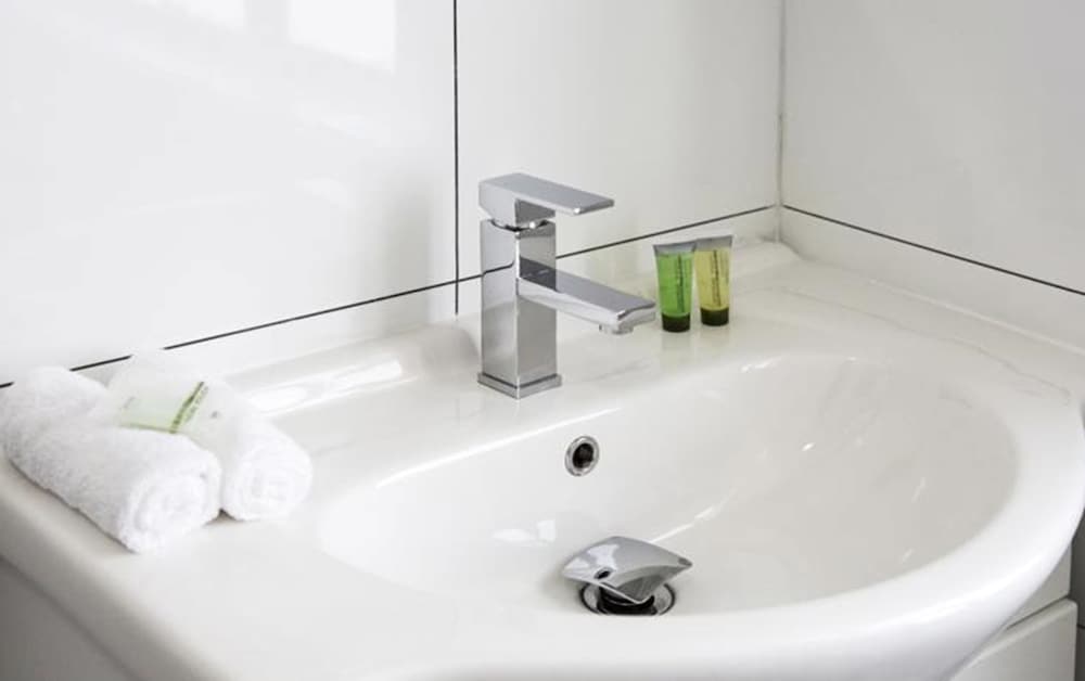 Bathroom sink