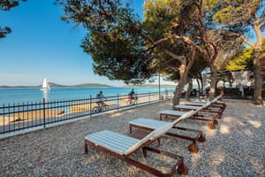 thumbnail: Outdoor dining