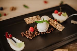 thumbnail: Outdoor dining