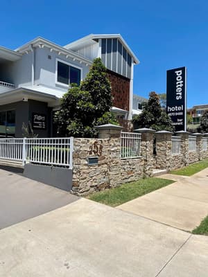 thumbnail: Front of property
