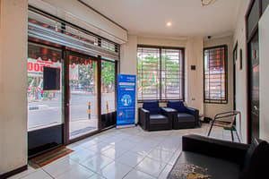 thumbnail: Interior entrance