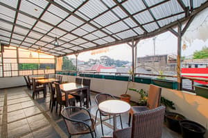 thumbnail: Outdoor dining