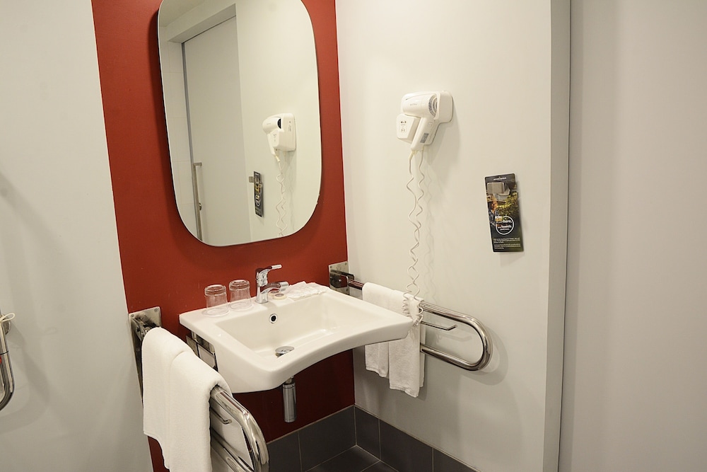 Bathroom sink