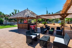 thumbnail: Poolside bar
