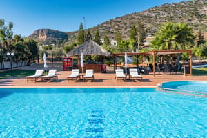 thumbnail: Poolside bar