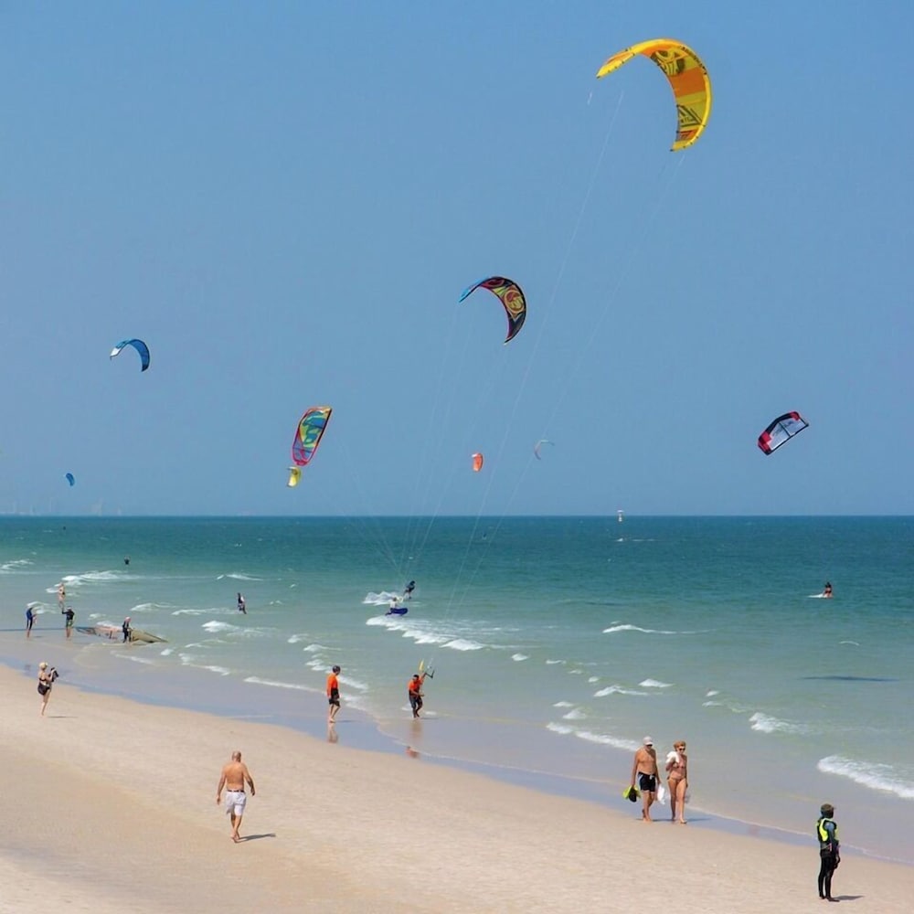 Surfing/boogie boarding
