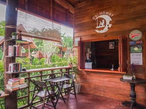thumbnail: Outdoor dining