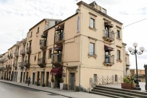thumbnail: Exterior