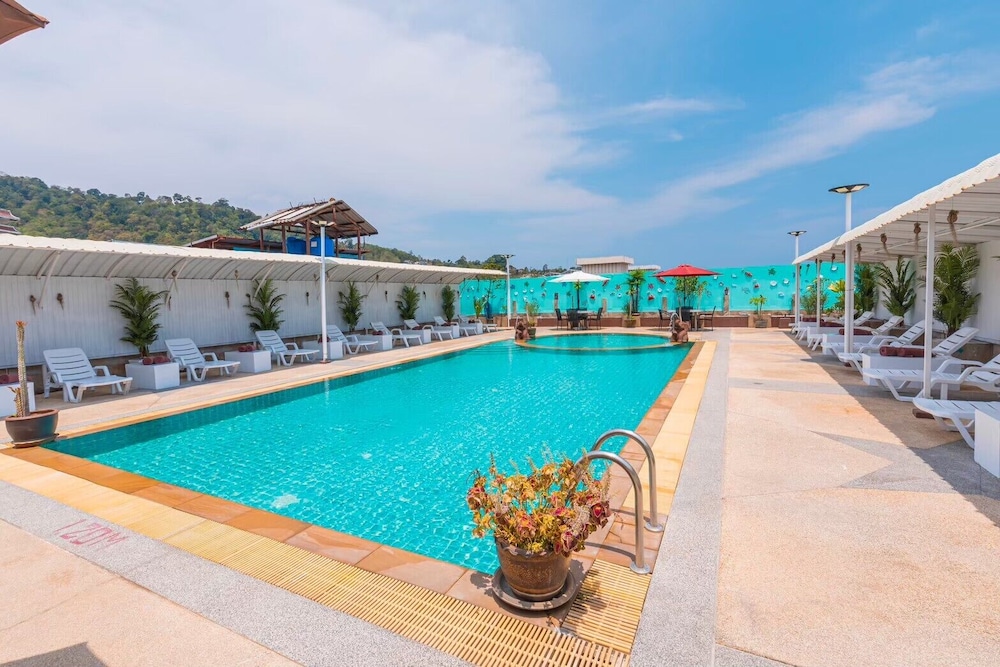 Rooftop pool
