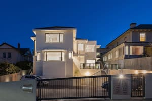 thumbnail: Front of property