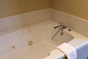 thumbnail: Jetted tub