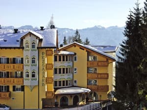 thumbnail: Front of property