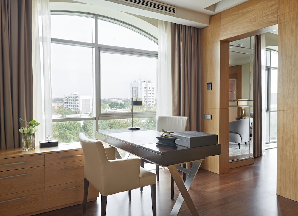 In-room business center