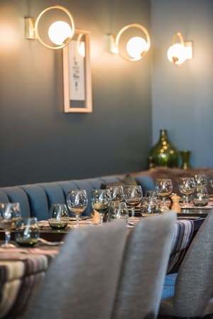 thumbnail: Family dining