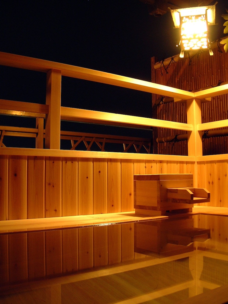 Deep soaking bathtub