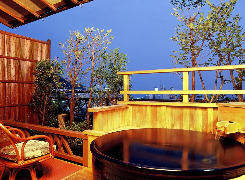 Deep soaking bathtub