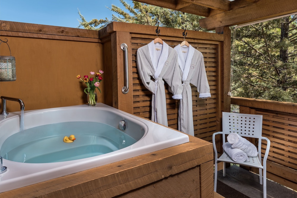 Private spa tub