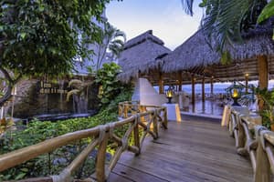 thumbnail: Outdoor dining