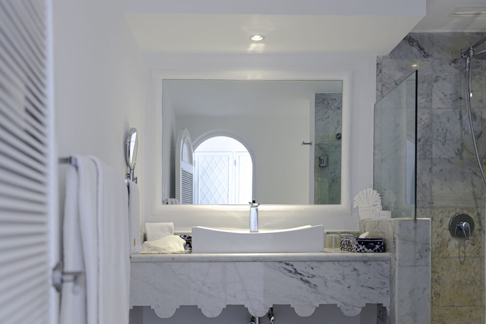 Bathroom sink