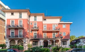 thumbnail: Exterior