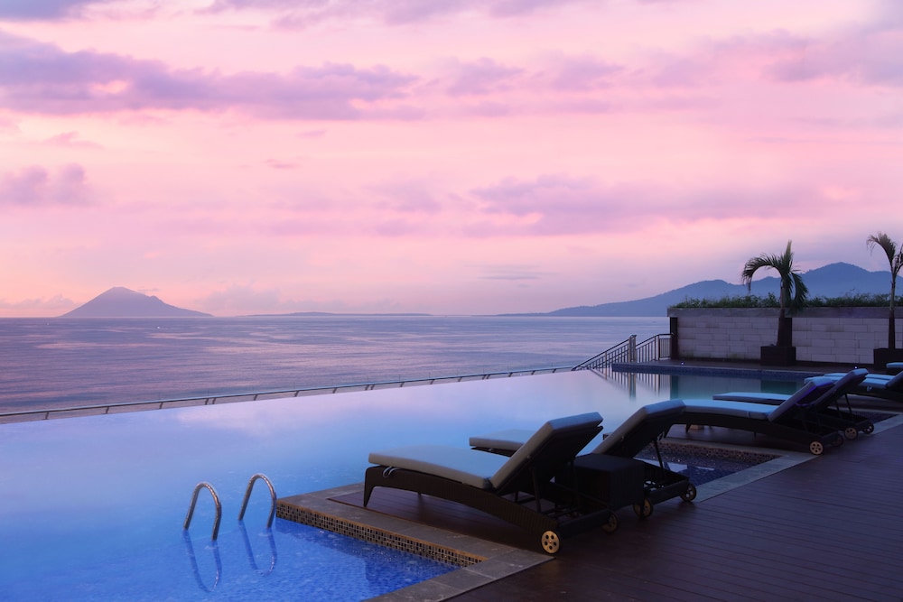 Infinity pool