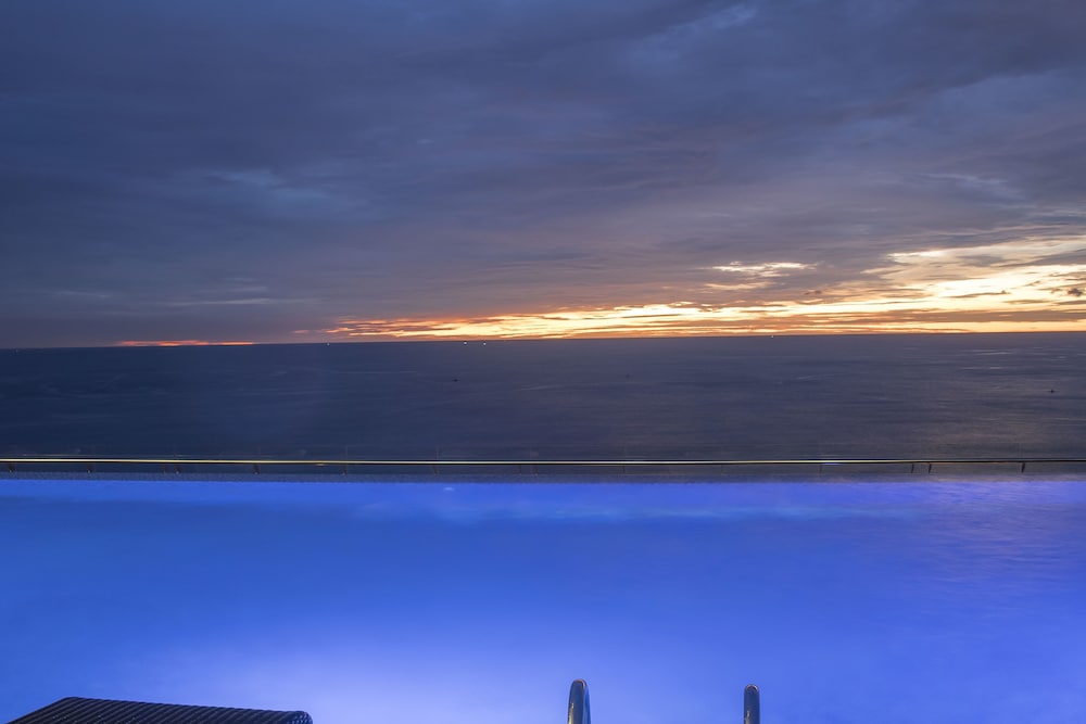 Infinity pool