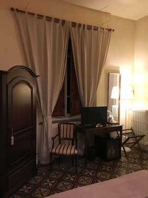 thumbnail: Interior entrance