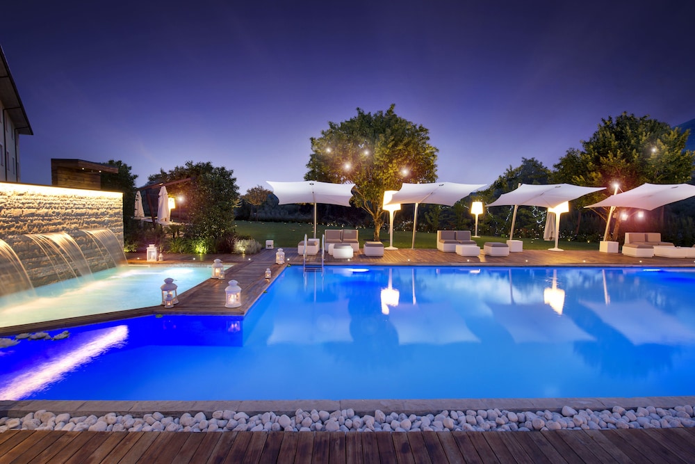Pool waterfall