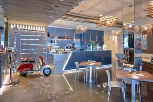 thumbnail: Bar (on property)