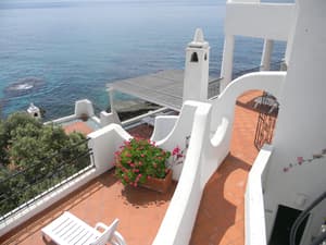 thumbnail: Bar (on property)