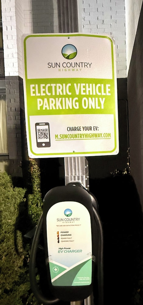 Electric vehicle charging station