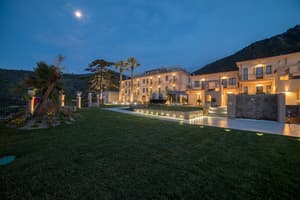 thumbnail: Front of property