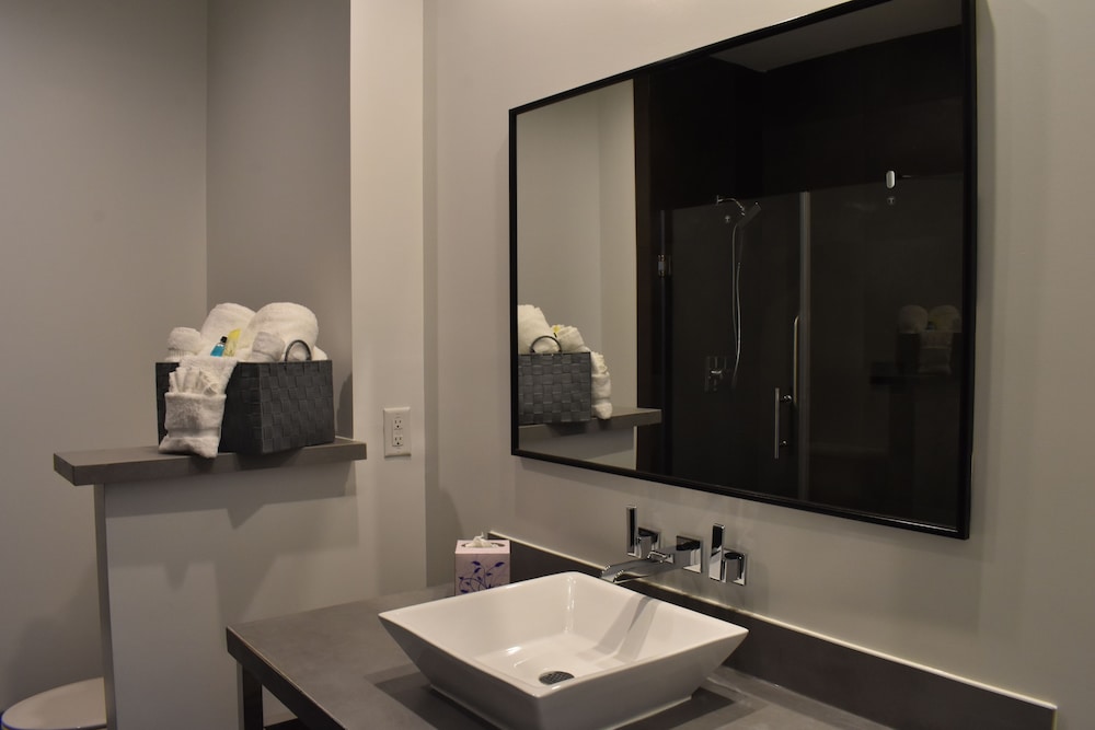 Bathroom sink