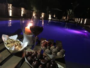 thumbnail: Poolside bar