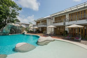 thumbnail: Outdoor pool