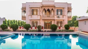 thumbnail: Outdoor pool