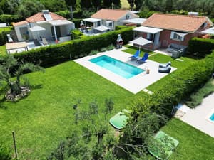 thumbnail: Exterior