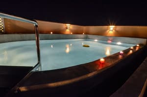 thumbnail: Outdoor pool