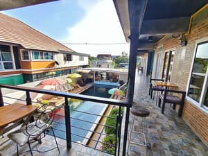 thumbnail: Front of property