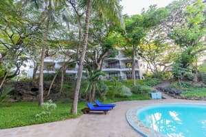 thumbnail: Front of property