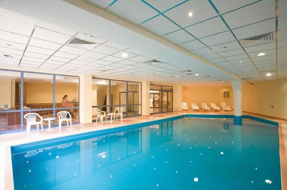 Indoor/outdoor pool