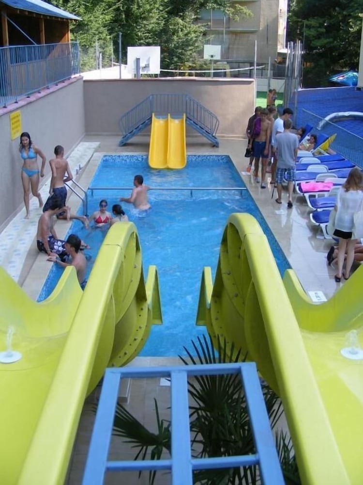 Pool waterfall